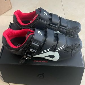 New Peleton cycling shoes size 40